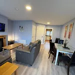 بيت للعطل Scenic River Shannon Three Bedroom House *