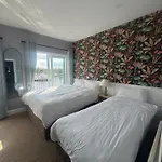 Scenic River Shannon Three Bedroom House Prázdninový dům *