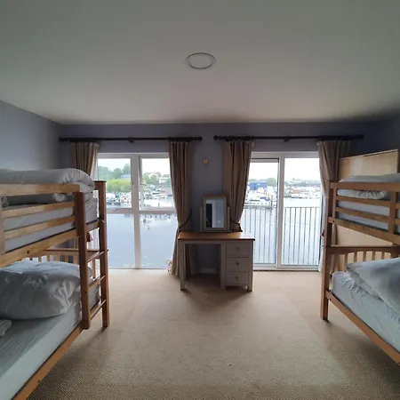 Scenic River Shannon Three Bedroom House *