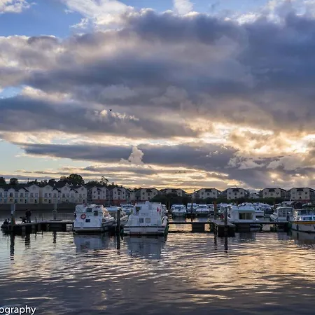 Feriehus Scenic River Shannon Three Bedroom House *