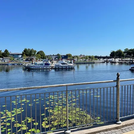 Scenic River Shannon Three Bedroom House Ferienhaus *
