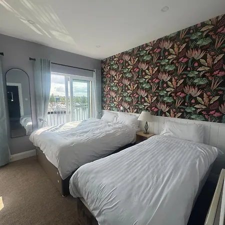 Scenic River Shannon Three Bedroom House Feriehus *