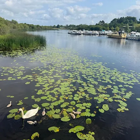 Scenic River Shannon Three Bedroom House Ferienhaus Carrick on Shannon