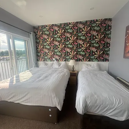 Scenic River Shannon Three Bedroom House * Carrick on Shannon