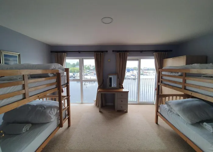 Scenic River Shannon Three Bedroom House *