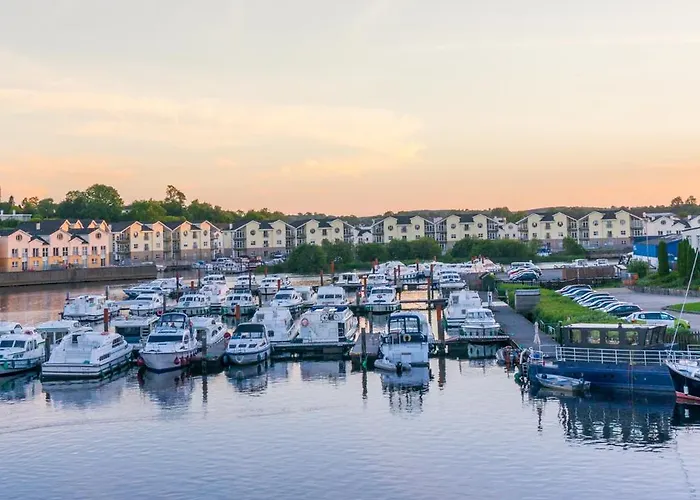 Feriehus Scenic River Shannon Three Bedroom House