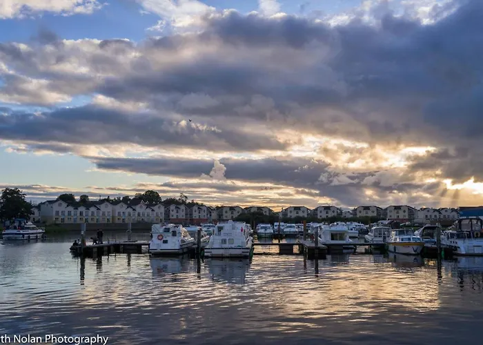 Feriehus Scenic River Shannon Three Bedroom House *