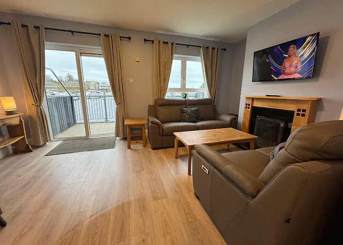 Feriehus Scenic River Shannon Three Bedroom House *