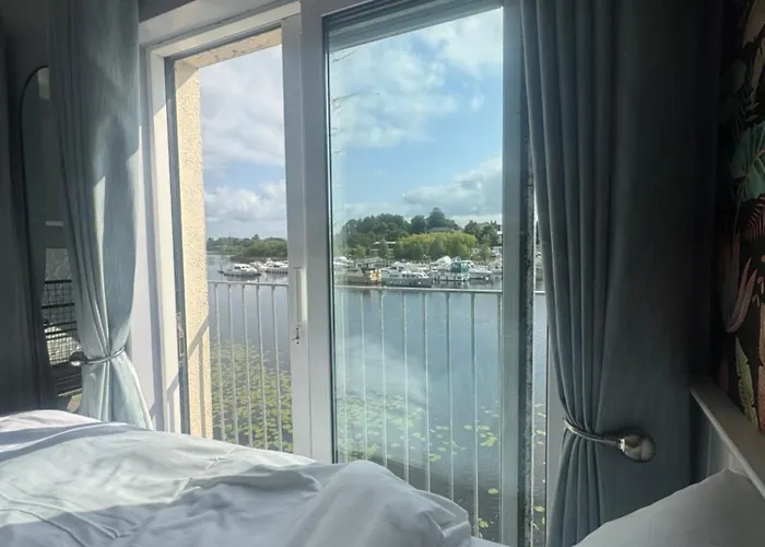 Feriehus Scenic River Shannon Three Bedroom House Carrick on Shannon